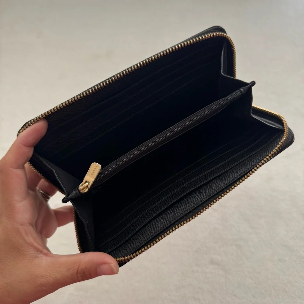 Coach Crossgrain Accordion Zip Around Wallet Black Like New